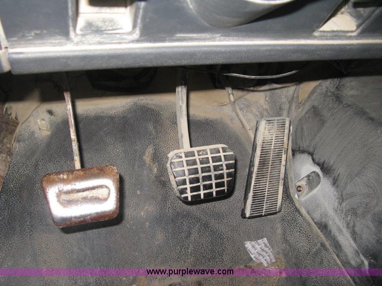 image for item E3001 1998 GMC C6500 dump/scissor lift body truck