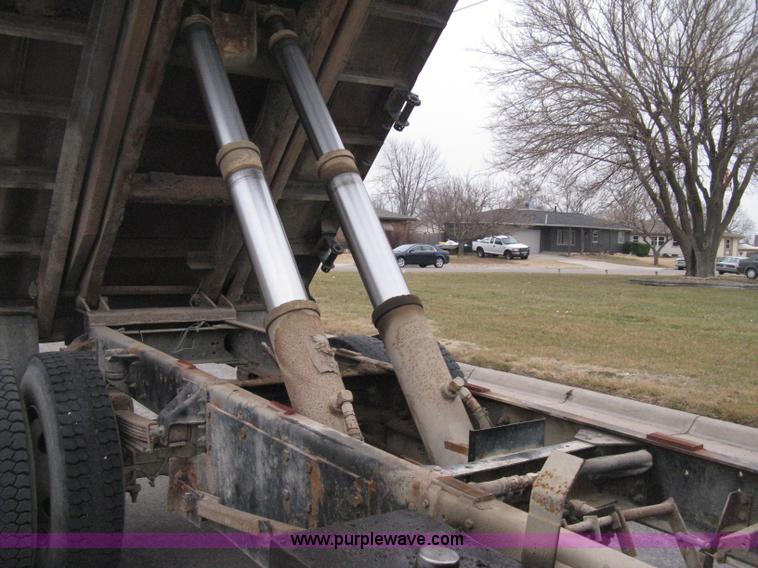 image for item E3001 1998 GMC C6500 dump/scissor lift body truck