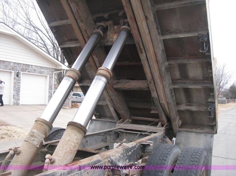 image for item E3001 1998 GMC C6500 dump/scissor lift body truck