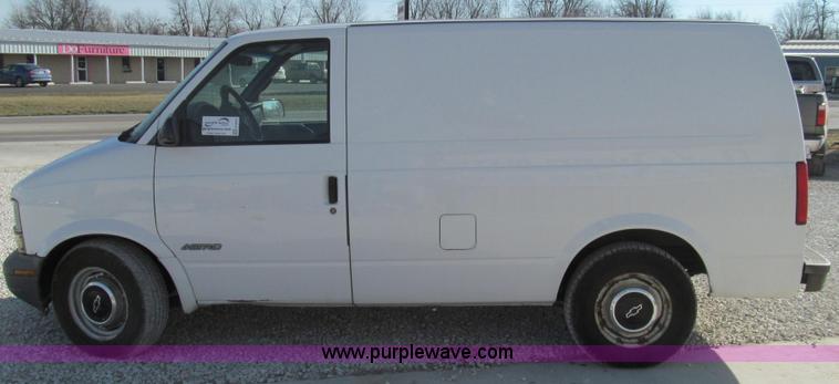 image for item E3675 1999 Chevrolet Astro cargo van