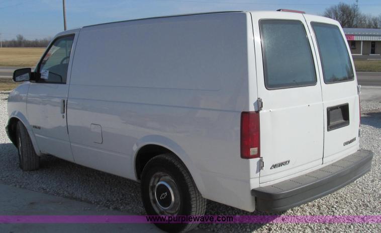 image for item E3675 1999 Chevrolet Astro cargo van