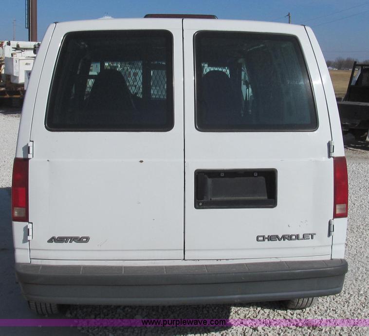 image for item E3675 1999 Chevrolet Astro cargo van