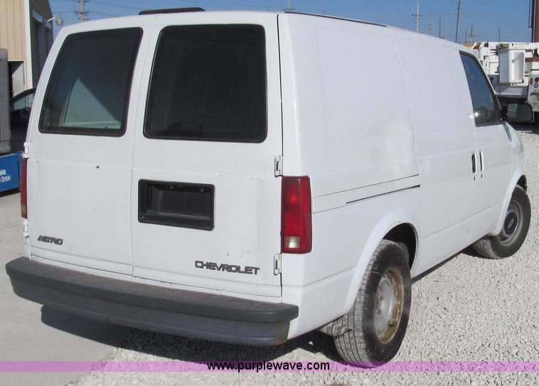 image for item E3675 1999 Chevrolet Astro cargo van