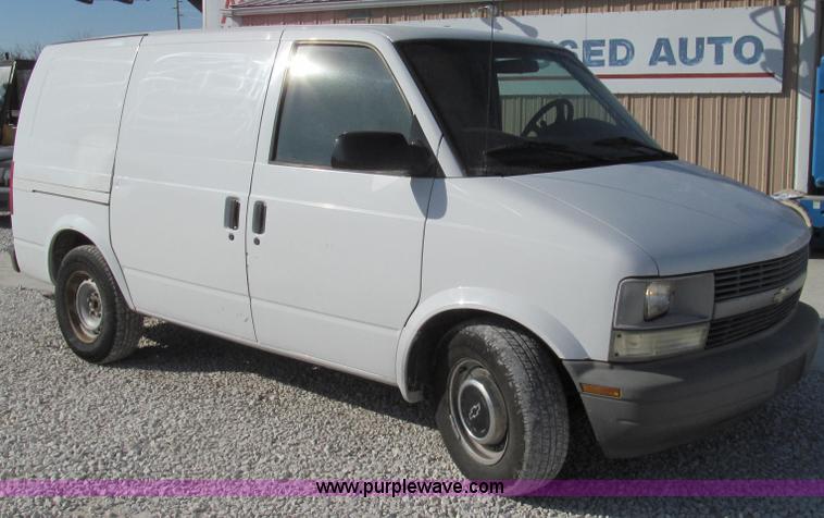 image for item E3675 1999 Chevrolet Astro cargo van