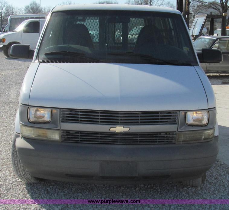 image for item E3675 1999 Chevrolet Astro cargo van