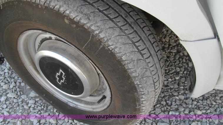 image for item E3675 1999 Chevrolet Astro cargo van