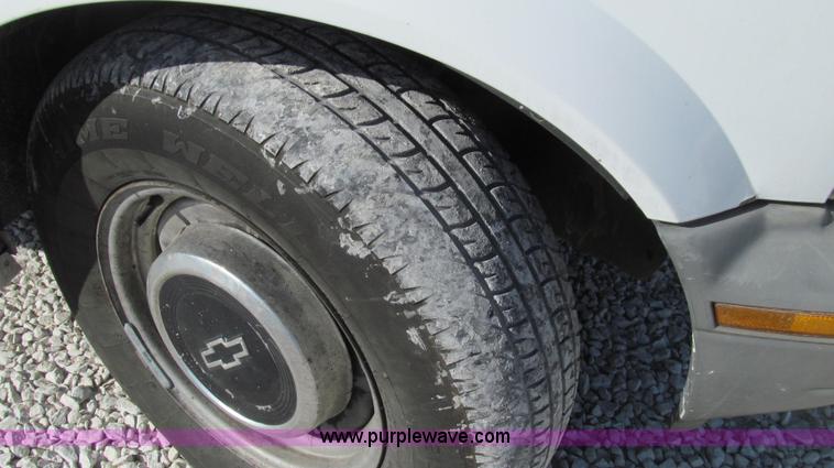 image for item E3675 1999 Chevrolet Astro cargo van