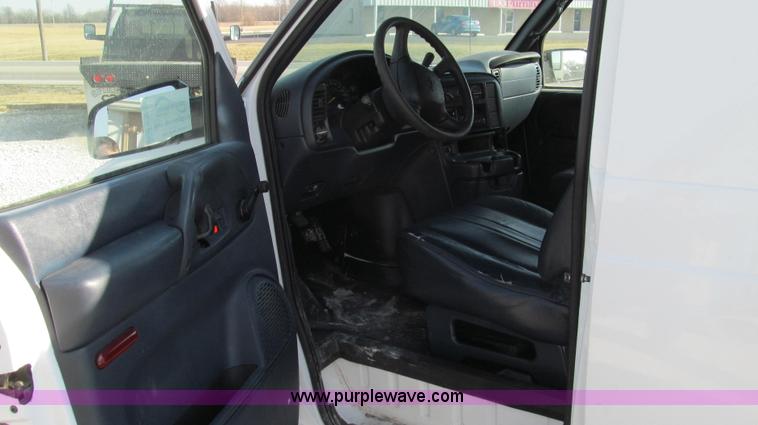 image for item E3675 1999 Chevrolet Astro cargo van
