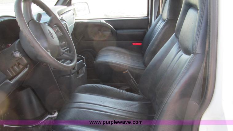 image for item E3675 1999 Chevrolet Astro cargo van