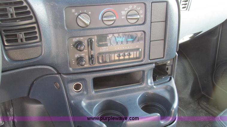 image for item E3675 1999 Chevrolet Astro cargo van