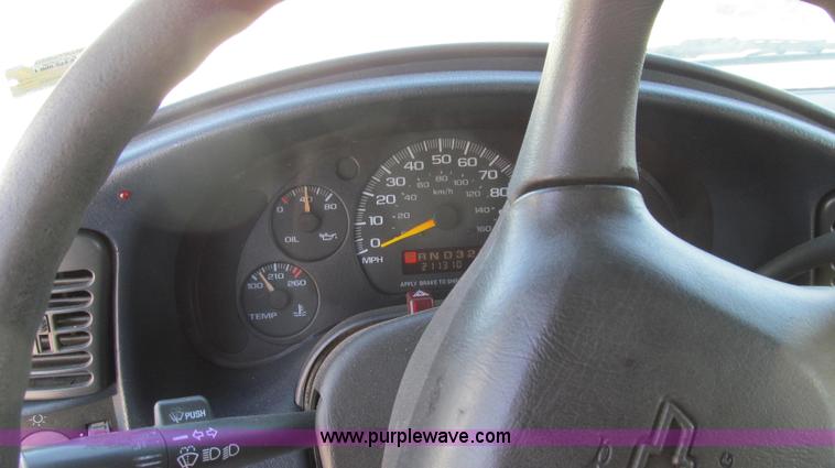 image for item E3675 1999 Chevrolet Astro cargo van