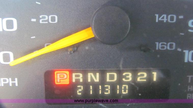 image for item E3675 1999 Chevrolet Astro cargo van