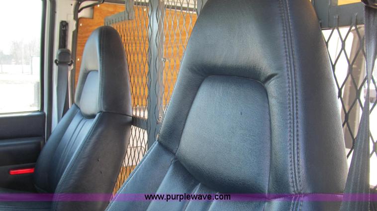 image for item E3675 1999 Chevrolet Astro cargo van