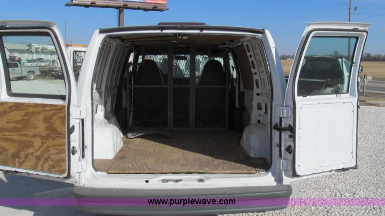 image for item E3675 1999 Chevrolet Astro cargo van