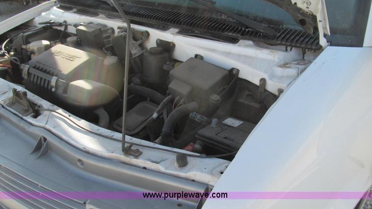 image for item E3675 1999 Chevrolet Astro cargo van