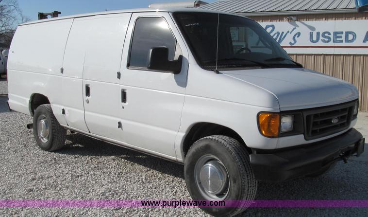 image for item E3676 2003 Ford E350 Super Duty cargo van