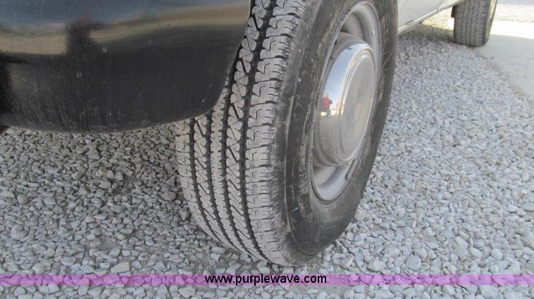 image for item E3676 2003 Ford E350 Super Duty cargo van