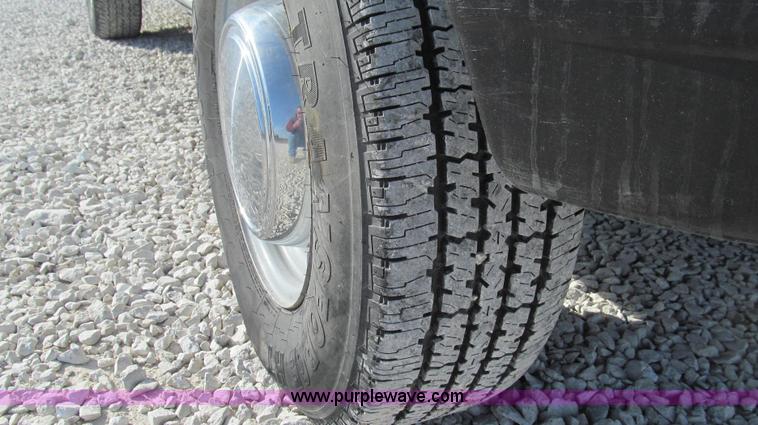 image for item E3676 2003 Ford E350 Super Duty cargo van