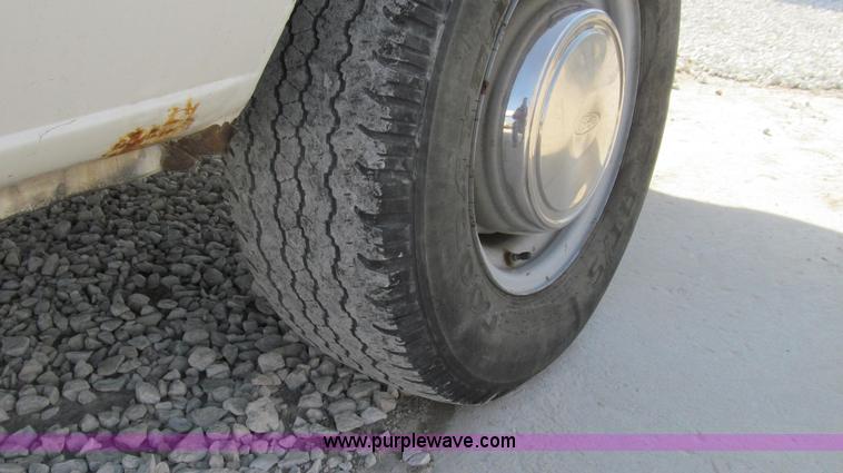 image for item E3676 2003 Ford E350 Super Duty cargo van