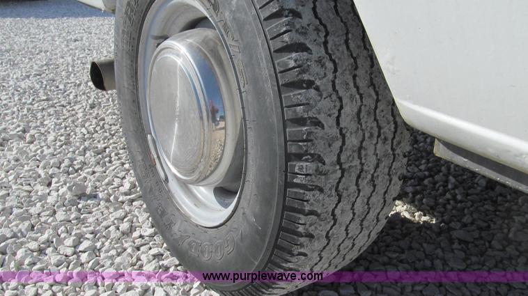 image for item E3676 2003 Ford E350 Super Duty cargo van