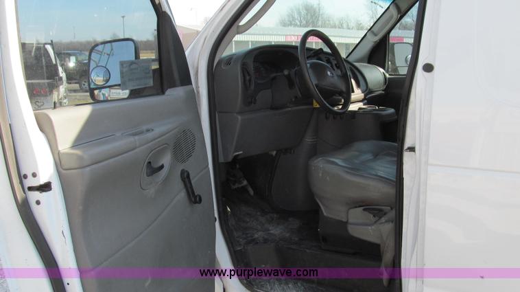 image for item E3676 2003 Ford E350 Super Duty cargo van