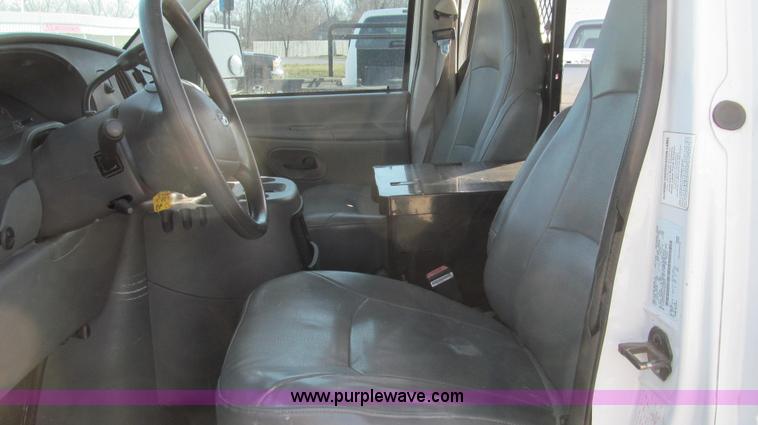 image for item E3676 2003 Ford E350 Super Duty cargo van