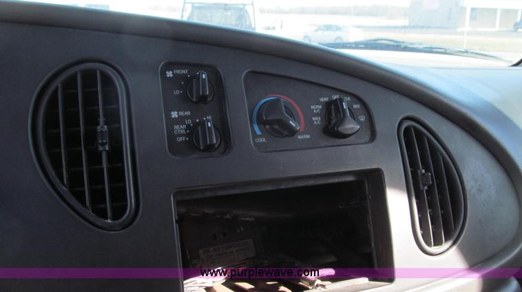 image for item E3676 2003 Ford E350 Super Duty cargo van