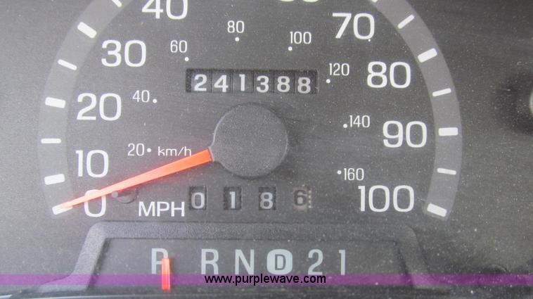 image for item E3676 2003 Ford E350 Super Duty cargo van