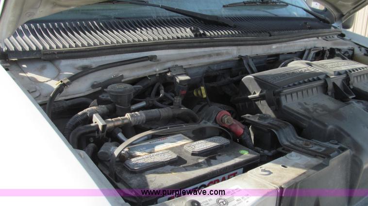 image for item E3676 2003 Ford E350 Super Duty cargo van