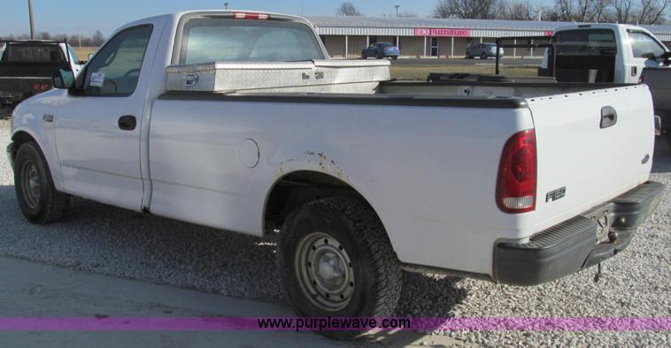 image for item E3677 2001 Ford F150 XL pickup truck