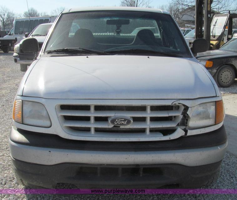image for item E3677 2001 Ford F150 XL pickup truck