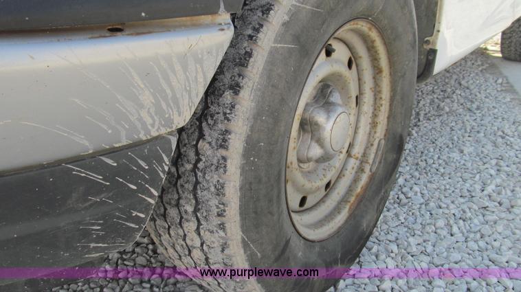 image for item E3677 2001 Ford F150 XL pickup truck