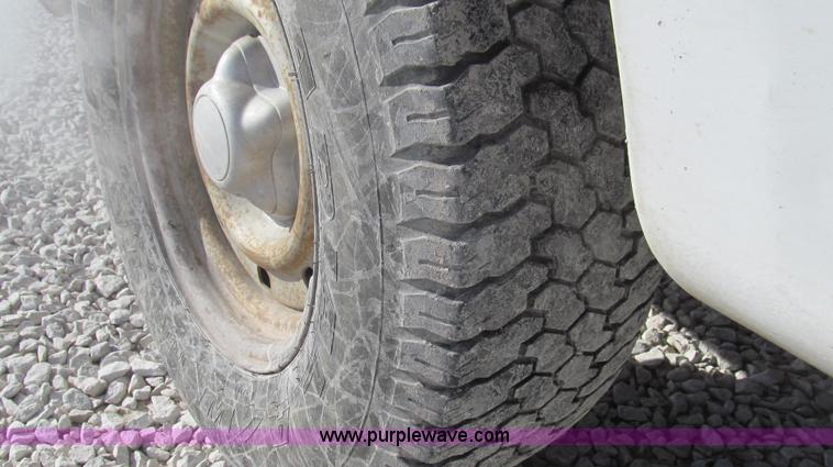 image for item E3677 2001 Ford F150 XL pickup truck