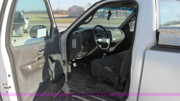 image for item E3677 2001 Ford F150 XL pickup truck