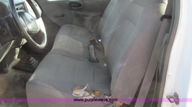 image for item E3677 2001 Ford F150 XL pickup truck