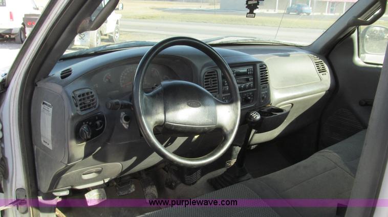 image for item E3677 2001 Ford F150 XL pickup truck