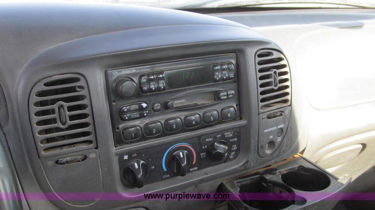 image for item E3677 2001 Ford F150 XL pickup truck