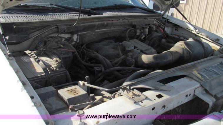 image for item E3677 2001 Ford F150 XL pickup truck