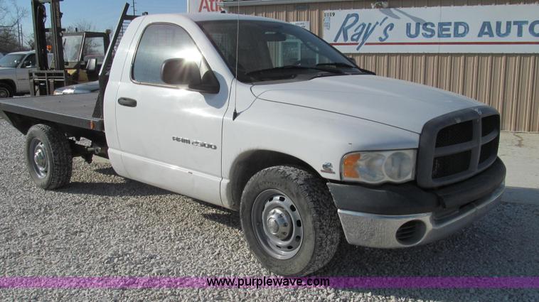 image for item E3680 2003 Dodge Ram 2500 flatbed truck
