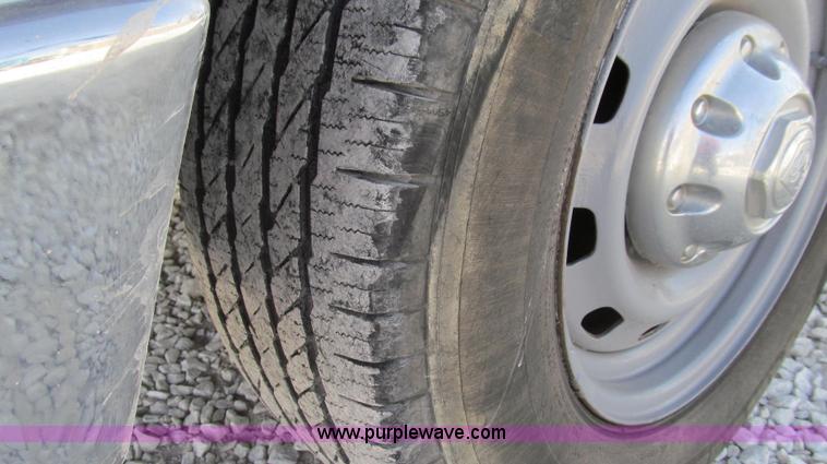 image for item E3680 2003 Dodge Ram 2500 flatbed truck