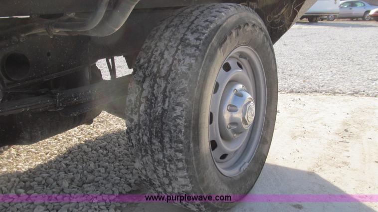 image for item E3680 2003 Dodge Ram 2500 flatbed truck