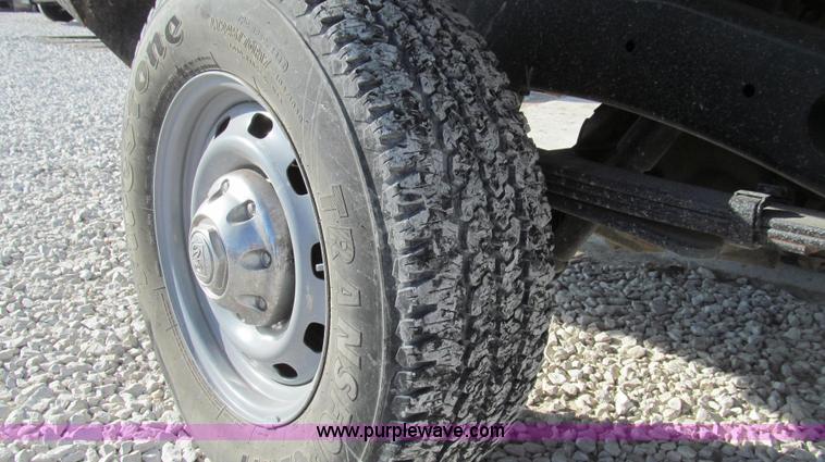 image for item E3680 2003 Dodge Ram 2500 flatbed truck