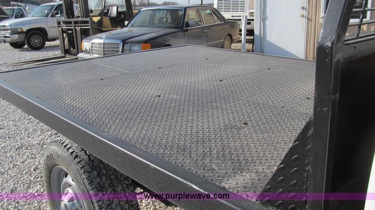 image for item E3680 2003 Dodge Ram 2500 flatbed truck