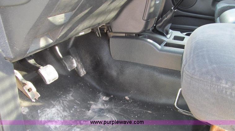 image for item E3680 2003 Dodge Ram 2500 flatbed truck