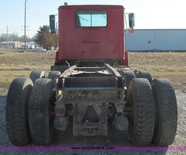 image for item E3681 1980 International 1840 Paystar semi truck