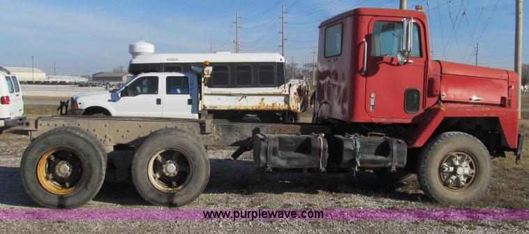 image for item E3681 1980 International 1840 Paystar semi truck