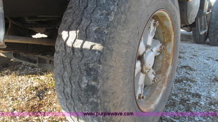 image for item E3681 1980 International 1840 Paystar semi truck