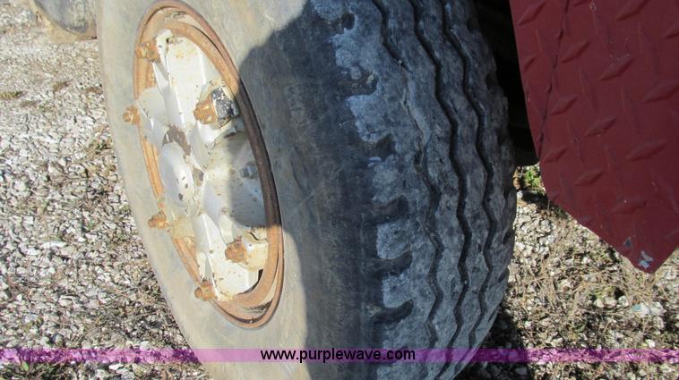 image for item E3681 1980 International 1840 Paystar semi truck