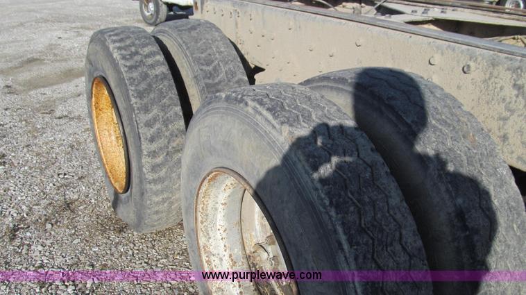 image for item E3681 1980 International 1840 Paystar semi truck