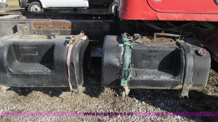 image for item E3681 1980 International 1840 Paystar semi truck